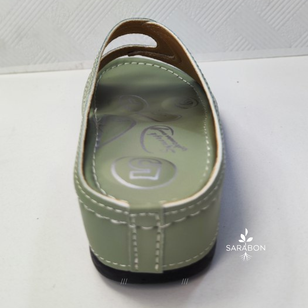 White Modern Sneakers Product Promotion Instagram Post (53) صندل طبی مدل آلدو